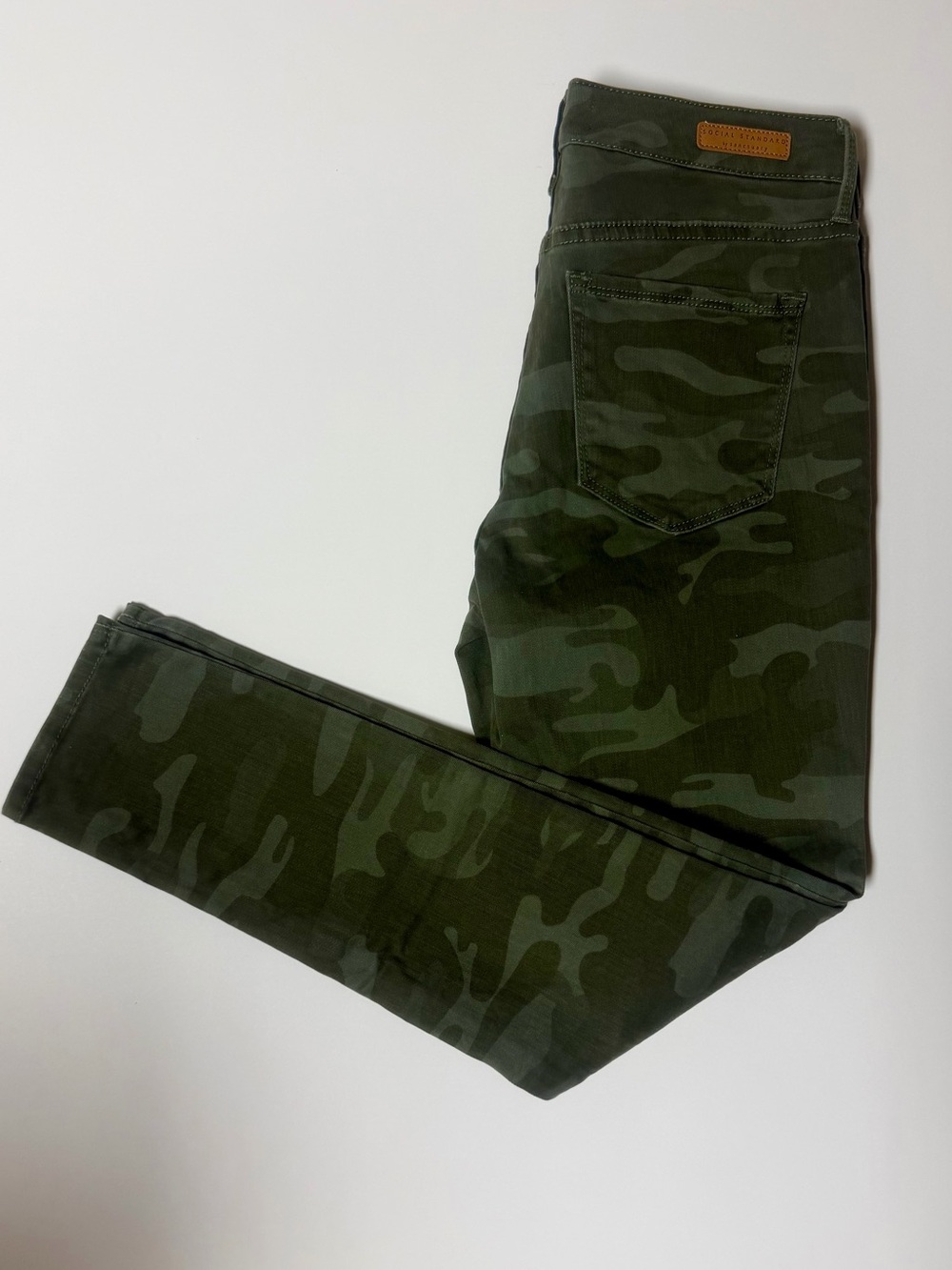 Social Standard by Sanctuary Camo Green High Rise Skinny Jeans, Size 4/27